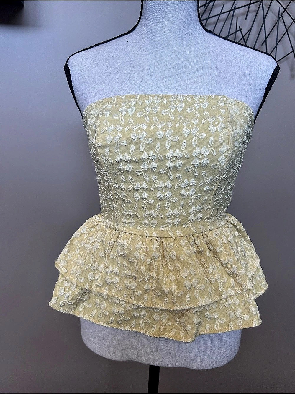 NWOT Floral Tie Back Strapless Peplum Crop Top Sz XS